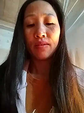 Snapshot of cute_love00 chatting on 11/18/25, 10:24 cute love00 online show from 11/18/25, 10:24