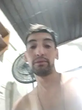 Snapshot of pibearg29 chatting on 12/19/25, 05:21 pibearg29 online show from 12/19/25, 05:21