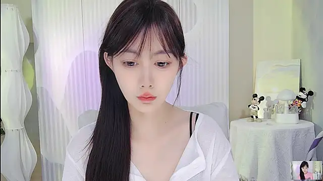 Snapshot of Nuan_Qi chatting on 10/08/25, 01:29 Nuan Qi online show from 10/08/25, 01:29