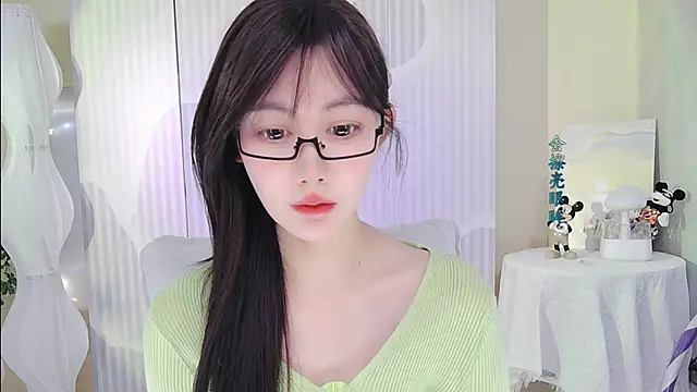Snapshot of Nuan_Qi chatting on 10/20/25, 01:07 Nuan Qi online show from 10/20/25, 01:07