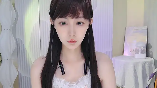 Snapshot of Nuan_Qi chatting on 09/21/25, 01:33 Nuan Qi online show from 09/21/25, 01:33