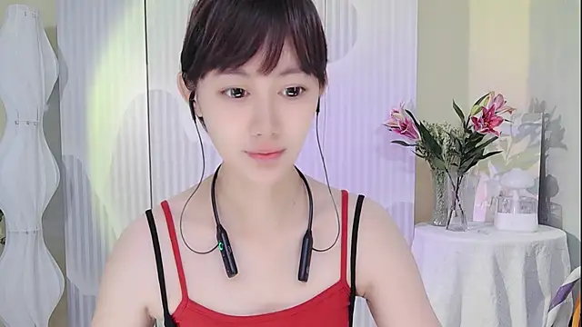 Snapshot of Nuan_Qi chatting on 09/16/25, 12:44 Nuan Qi online show from 09/16/25, 12:44