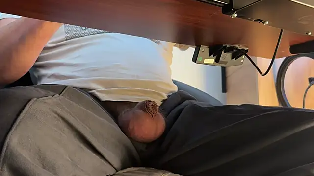 Snapshot of hornysmallcockgermany chatting on 03/04/26, 01:30 hornysmallcockgermany online show from 03/04/26, 01:30