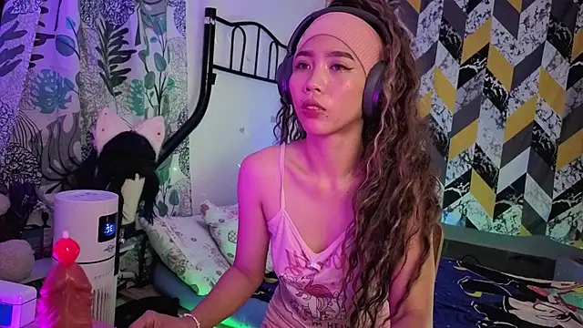 Snapshot of BadLilBambi chatting on 09/12/25, 07:02 BadLilBambi online show from 09/12/25, 07:02