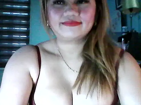 Snapshot of Miss_Heart chatting on 10/06/25, 06:25 Miss Heart online show from 10/06/25, 06:25
