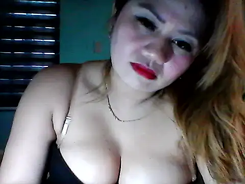 Snapshot of Miss_Heart chatting on 10/15/25, 05:39 Miss Heart online show from 10/15/25, 05:39