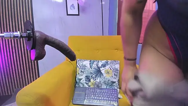 Snapshot of Micki__ chatting on 10/13/25, 12:07 Micki online show from 10/13/25, 12:07