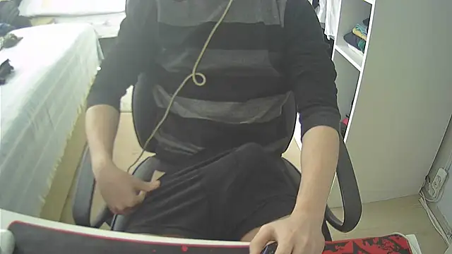 Snapshot of TurkYasura chatting on 12/16/25, 11:14 TurkYasura online show from 12/16/25, 11:14