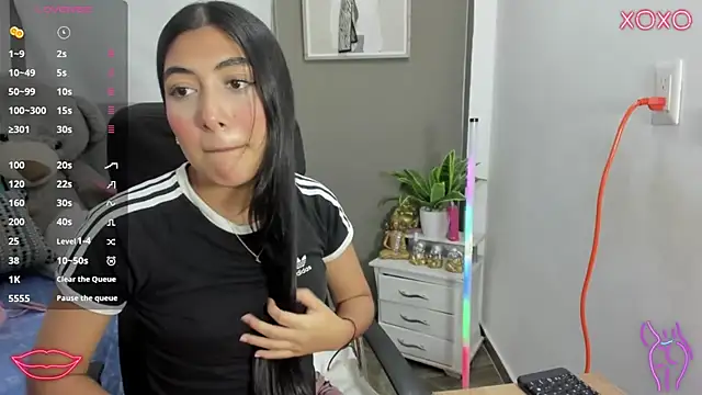 Allison 19   online show from 11/25/25, 04:02