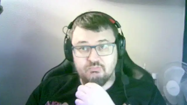 Snapshot of SirAbuser chatting on 12/16/25, 07:01 SirAbuser online show from 12/16/25, 07:01