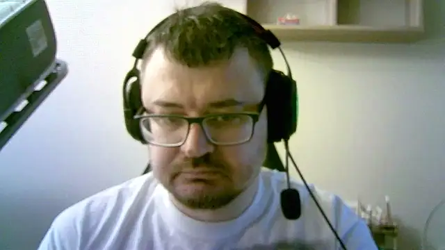 Snapshot of SirAbuser chatting on 11/13/25, 06:39 SirAbuser online show from 11/13/25, 06:39