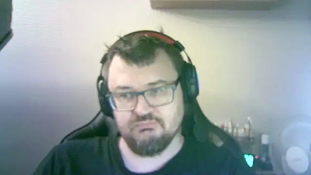 Snapshot of SirAbuser chatting on 12/18/25, 06:40 SirAbuser online show from 12/18/25, 06:40