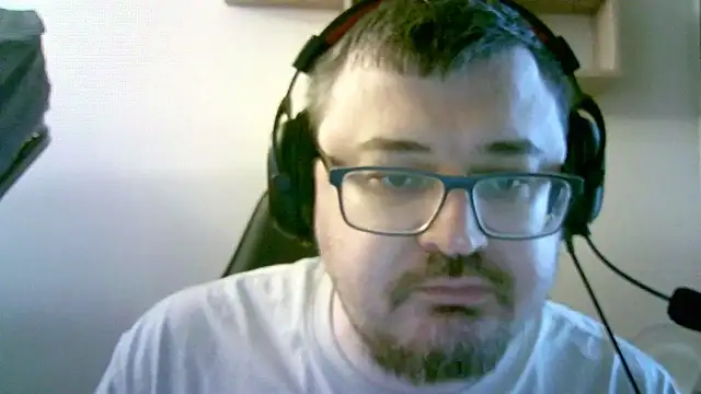 Snapshot of SirAbuser chatting on 11/27/25, 08:04 SirAbuser online show from 11/27/25, 08:04