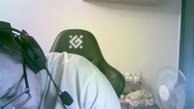 Snapshot of SirAbuser chatting on 10/24/25, 07:46 SirAbuser online show from 10/24/25, 07:46