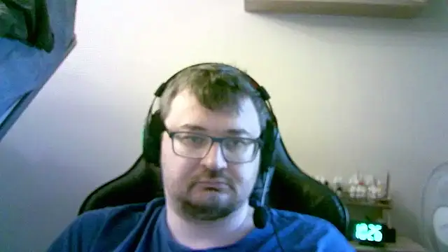 Snapshot of SirAbuser chatting on 10/31/25, 07:27 SirAbuser online show from 10/31/25, 07:27