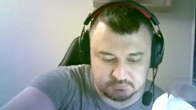 Snapshot of SirAbuser chatting on 11/06/25, 07:18 SirAbuser online show from 11/06/25, 07:18