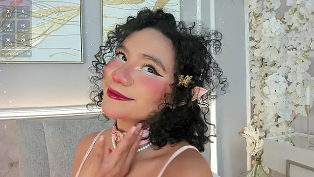 ellette   online show from 12/15/25, 07:20