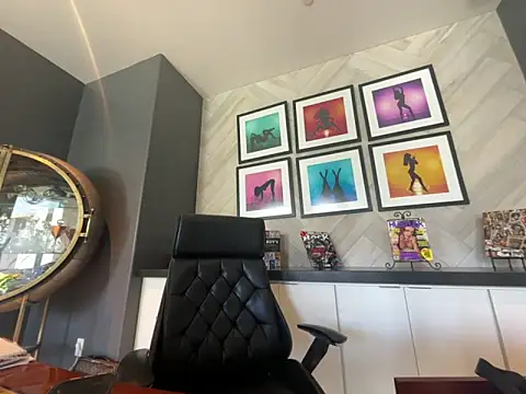 chanelstjames online show from 05/14/26, 07:55