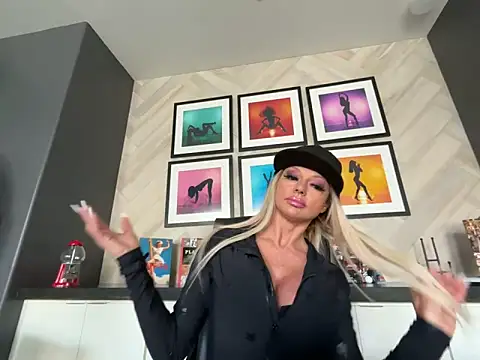 chanelstjames online show from 02/24/26, 06:09