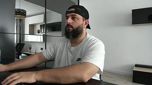 Snapshot of DravenPeak chatting on 10/10/25, 01:01 DravenPeak online show from 10/10/25, 01:01