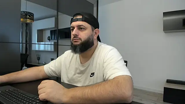 Snapshot of DravenPeak chatting on 11/07/25, 12:21 DravenPeak online show from 11/07/25, 12:21