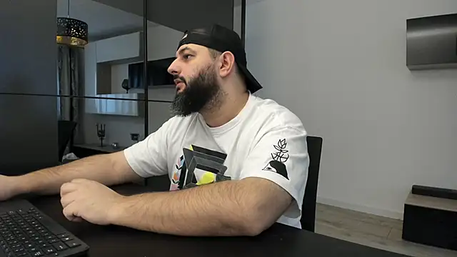 Snapshot of DravenPeak chatting on 11/30/25, 12:17 DravenPeak online show from 11/30/25, 12:17