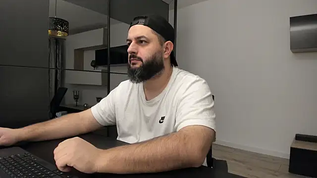 Snapshot of DravenPeak chatting on 11/04/25, 03:32 DravenPeak online show from 11/04/25, 03:32