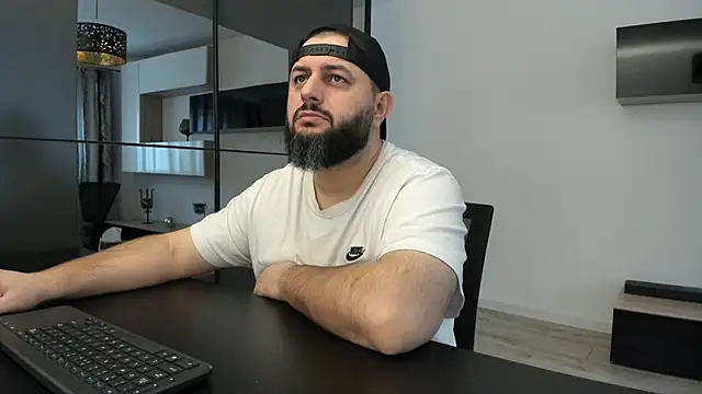 Snapshot of DravenPeak chatting on 11/23/25, 10:47 DravenPeak online show from 11/23/25, 10:47