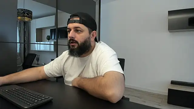 Snapshot of DravenPeak chatting on 10/13/25, 01:12 DravenPeak online show from 10/13/25, 01:12