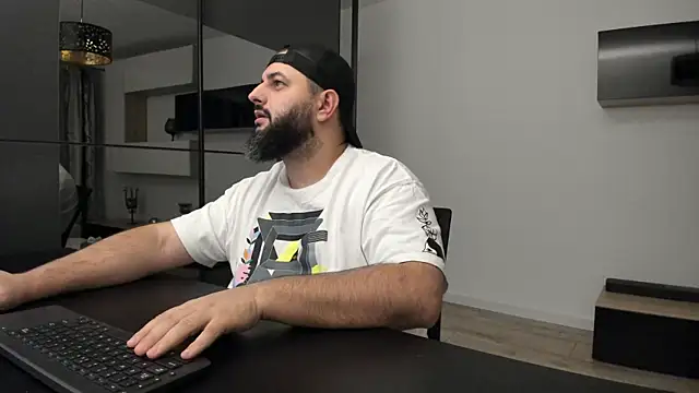 Snapshot of DravenPeak chatting on 11/27/25, 08:31 DravenPeak online show from 11/27/25, 08:31