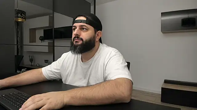 Snapshot of DravenPeak chatting on 12/15/25, 06:36 DravenPeak online show from 12/15/25, 06:36