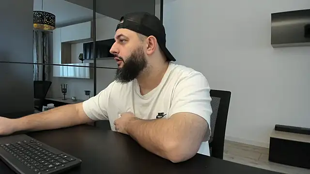 Snapshot of DravenPeak chatting on 11/22/25, 10:47 DravenPeak online show from 11/22/25, 10:47