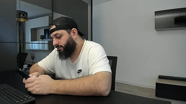 Snapshot of DravenPeak chatting on 12/18/25, 01:48 DravenPeak online show from 12/18/25, 01:48