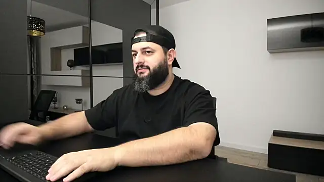 Snapshot of DravenPeak chatting on 12/17/25, 03:06 DravenPeak online show from 12/17/25, 03:06