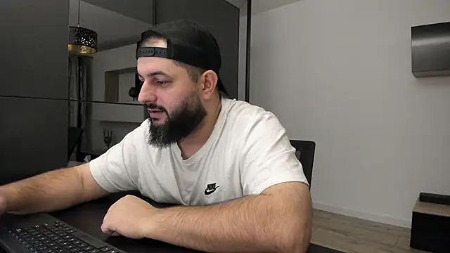 Snapshot of DravenPeak chatting on 11/02/25, 05:18 DravenPeak online show from 11/02/25, 05:18