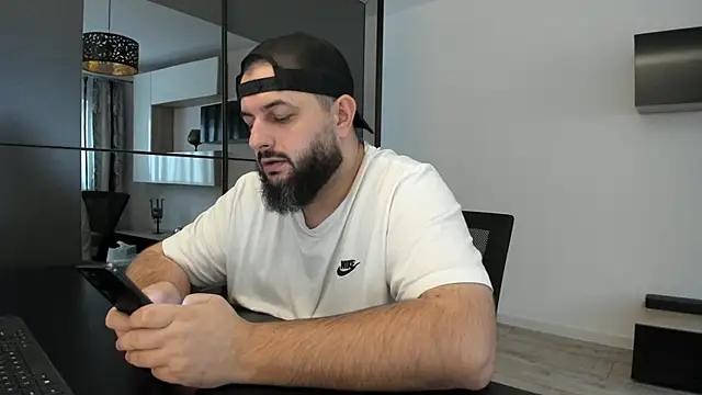 Snapshot of DravenPeak chatting on 10/28/25, 11:31 DravenPeak online show from 10/28/25, 11:31