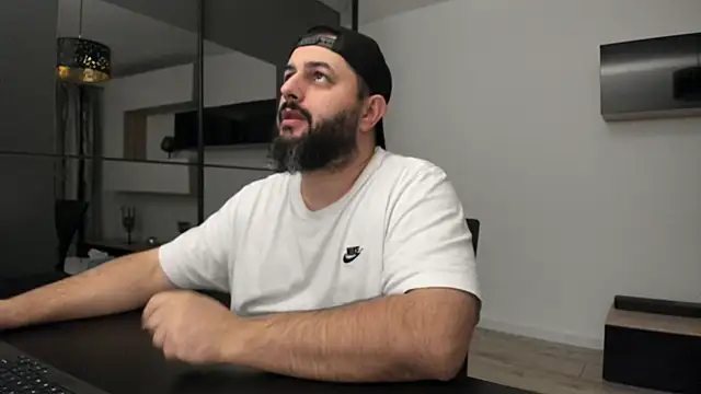 Snapshot of DravenPeak chatting on 10/10/25, 12:00 DravenPeak online show from 10/10/25, 12:00