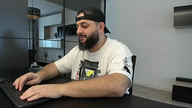 Snapshot of DravenPeak chatting on 11/24/25, 11:54 DravenPeak online show from 11/24/25, 11:54