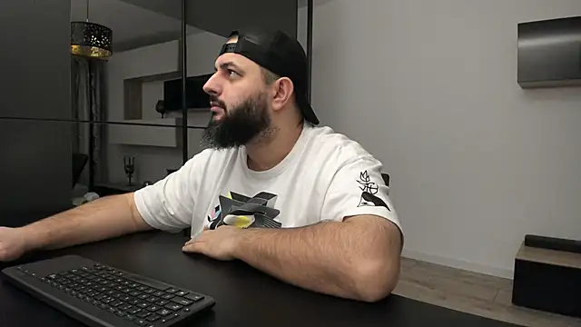 Snapshot of DravenPeak chatting on 11/29/25, 02:23 DravenPeak online show from 11/29/25, 02:23