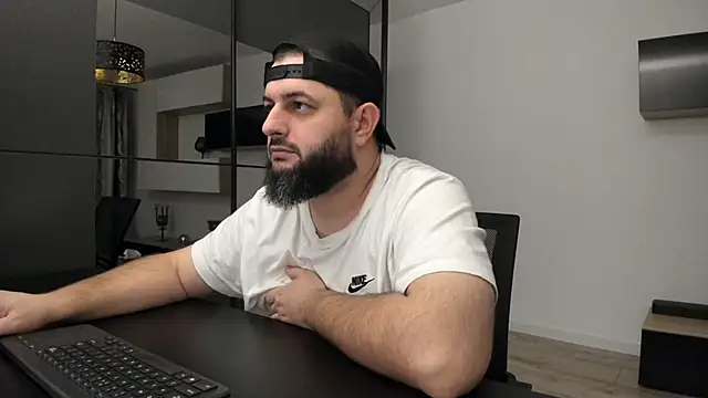 Snapshot of DravenPeak chatting on 11/08/25, 12:25 DravenPeak online show from 11/08/25, 12:25