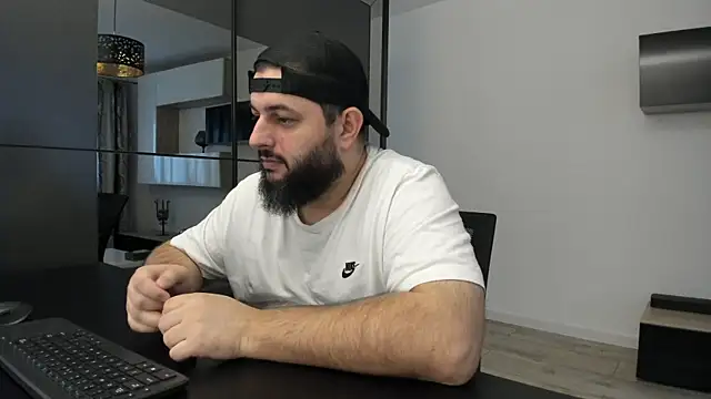 Snapshot of DravenPeak chatting on 11/17/25, 02:10 DravenPeak online show from 11/17/25, 02:10