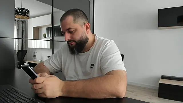 Snapshot of DravenPeak chatting on 10/27/25, 11:00 DravenPeak online show from 10/27/25, 11:00