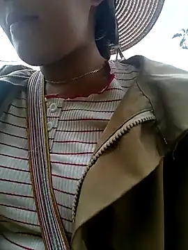 Snapshot of vivi_cute chatting on 10/11/25, 04:24 vivi cute online show from 10/11/25, 04:24