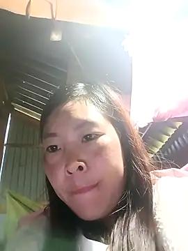 Snapshot of vivi_cute chatting on 10/20/25, 02:13 vivi cute online show from 10/20/25, 02:13