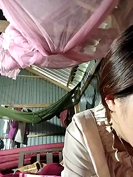 Snapshot of vivi_cute chatting on 10/04/25, 12:12 vivi cute online show from 10/04/25, 12:12