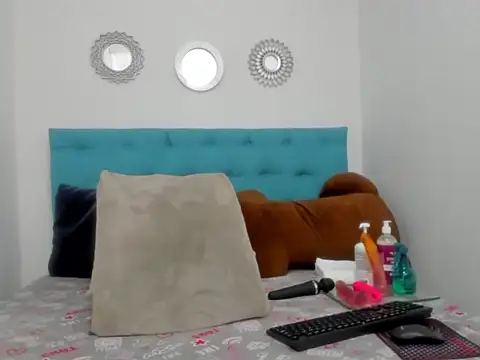 Snapshot of candy_big_tits18 chatting on 11/19/25, 11:38 candy big tits18 online show from 11/19/25, 11:38