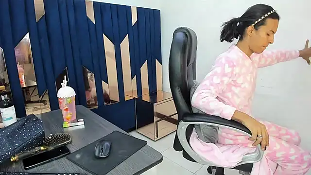 Aisha hotts777 online show from 02/04/26, 04:29