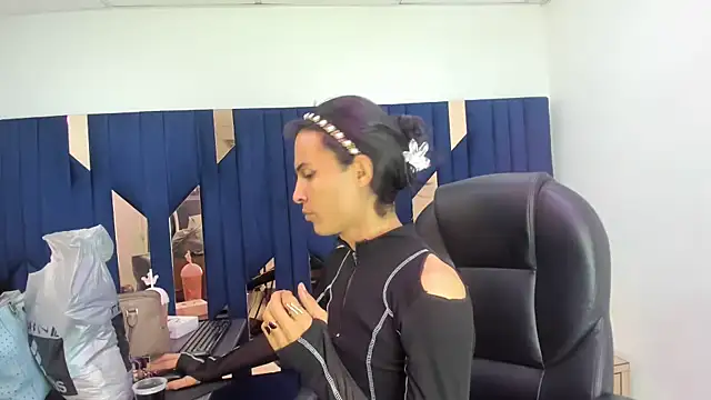 Aisha hotts777 online show from 04/22/26, 03:24