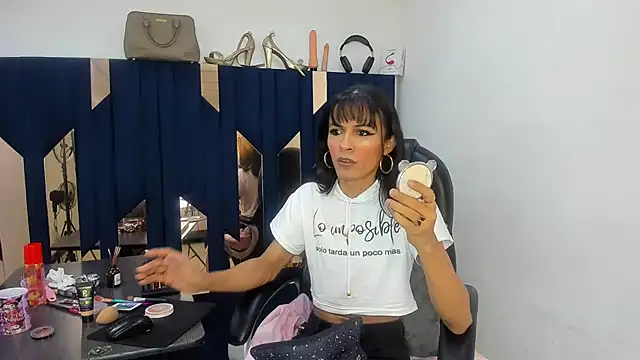 Aisha hotts777 online show from 04/24/26, 03:30
