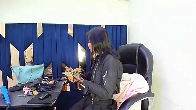 Aisha hotts777 online show from 04/25/26, 03:09